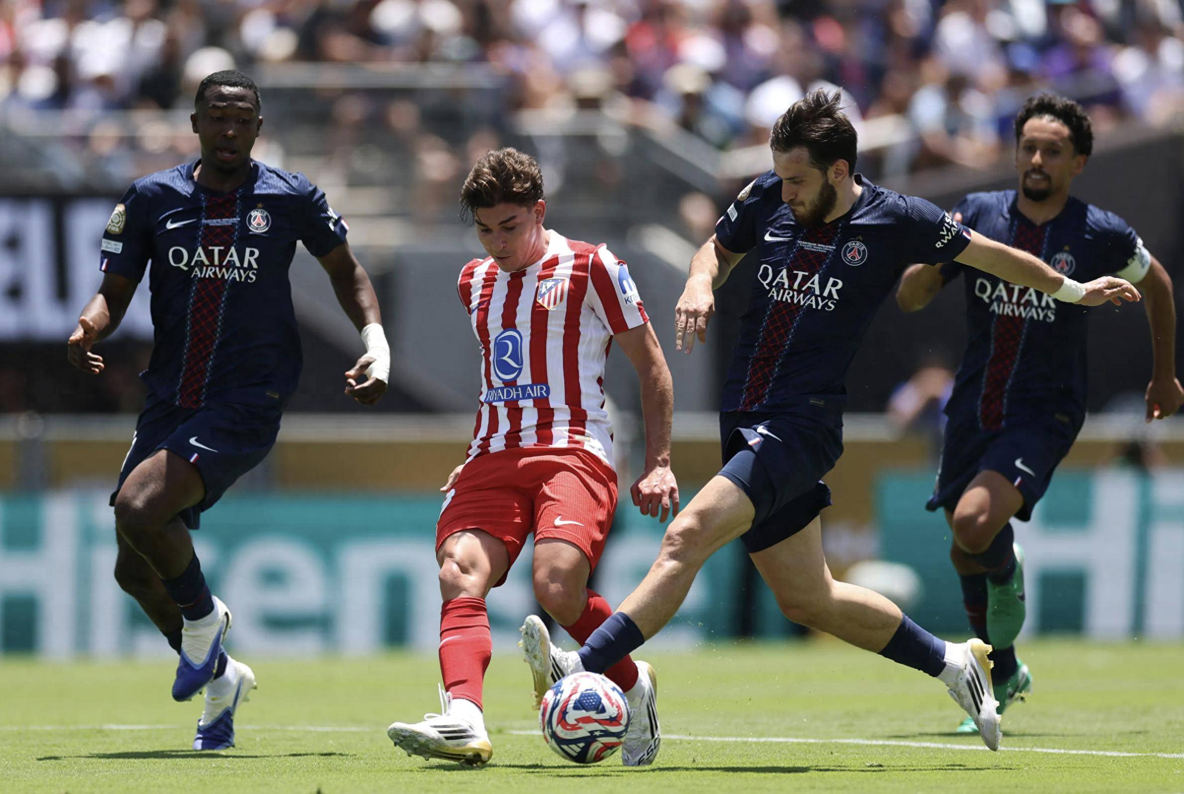 爱游戏体育平台-法国杯赛前走向成谜，里昂刷新队史纪录，引发热议，资深球员宣示担当的简单介绍